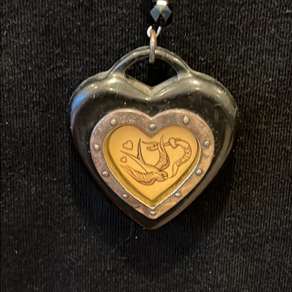 🦌🥑Black Beaded Heart Pendant Necklace with Gold Accent bird - Picture 4 of 7